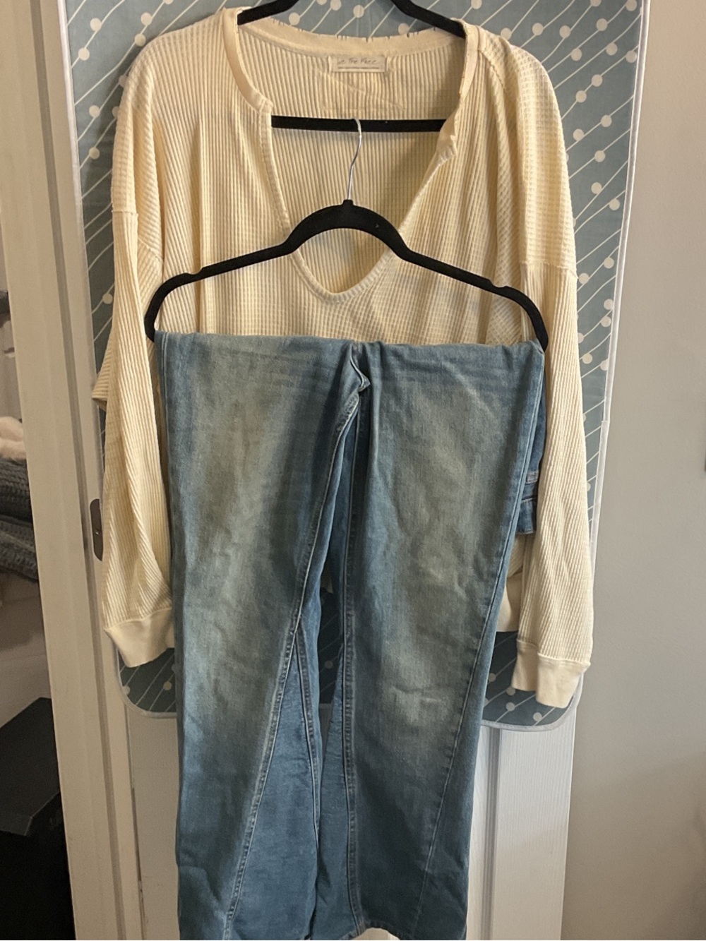 We The Free Serafin Mid-Rise Slim Boot Jeans and Waffle Top Outfit
